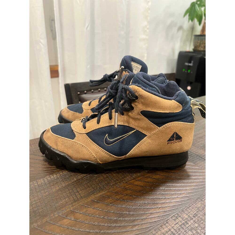 Nike ACG women hiking shoes